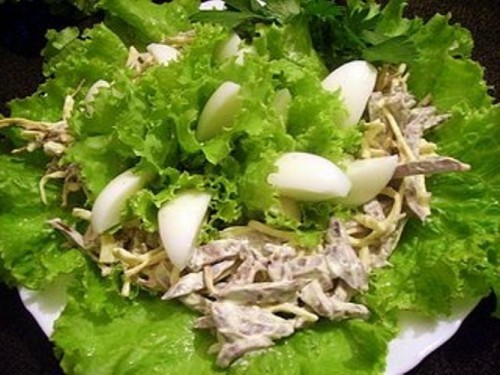 Фото 6 рецептов салатов с копченым сыром-косичкой №2