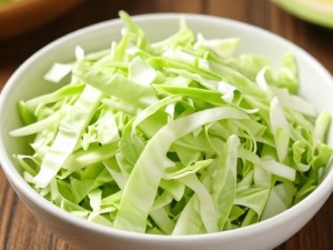 Фото Приготовление капустного салата с копчёной грудкой и кукурузой: №2